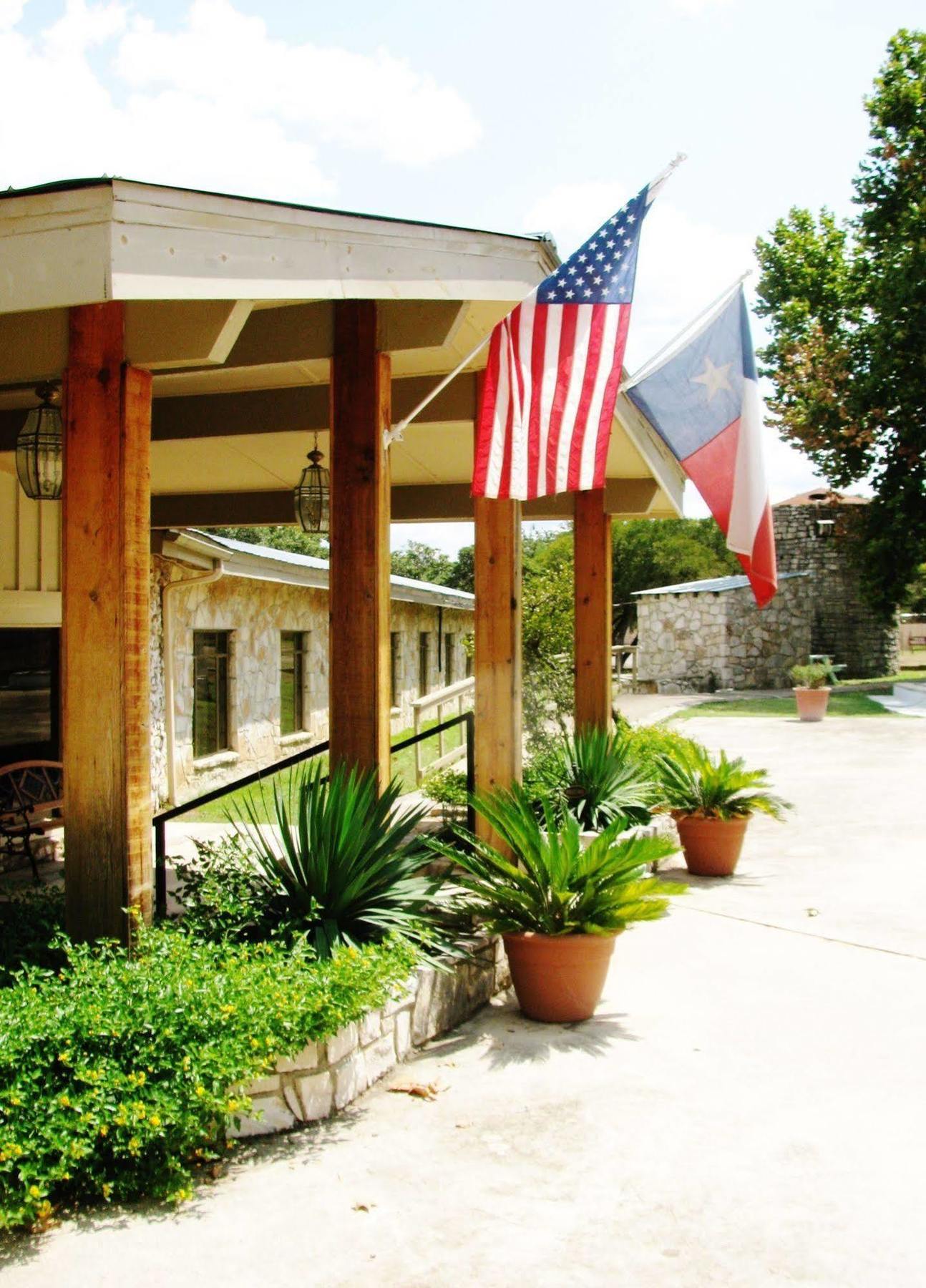 The Lodge At Cypress Falls Wimberley Exterior photo