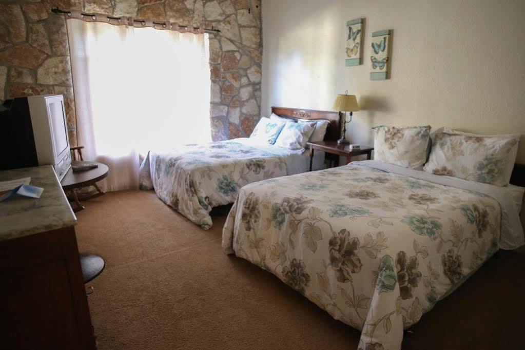 The Lodge At Cypress Falls Wimberley Exterior photo